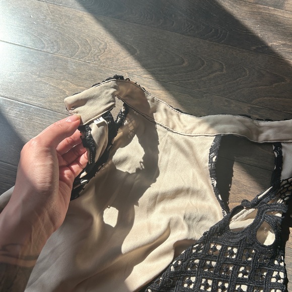 Date Night Bodycon Lace Dress - Picture 8 of 10